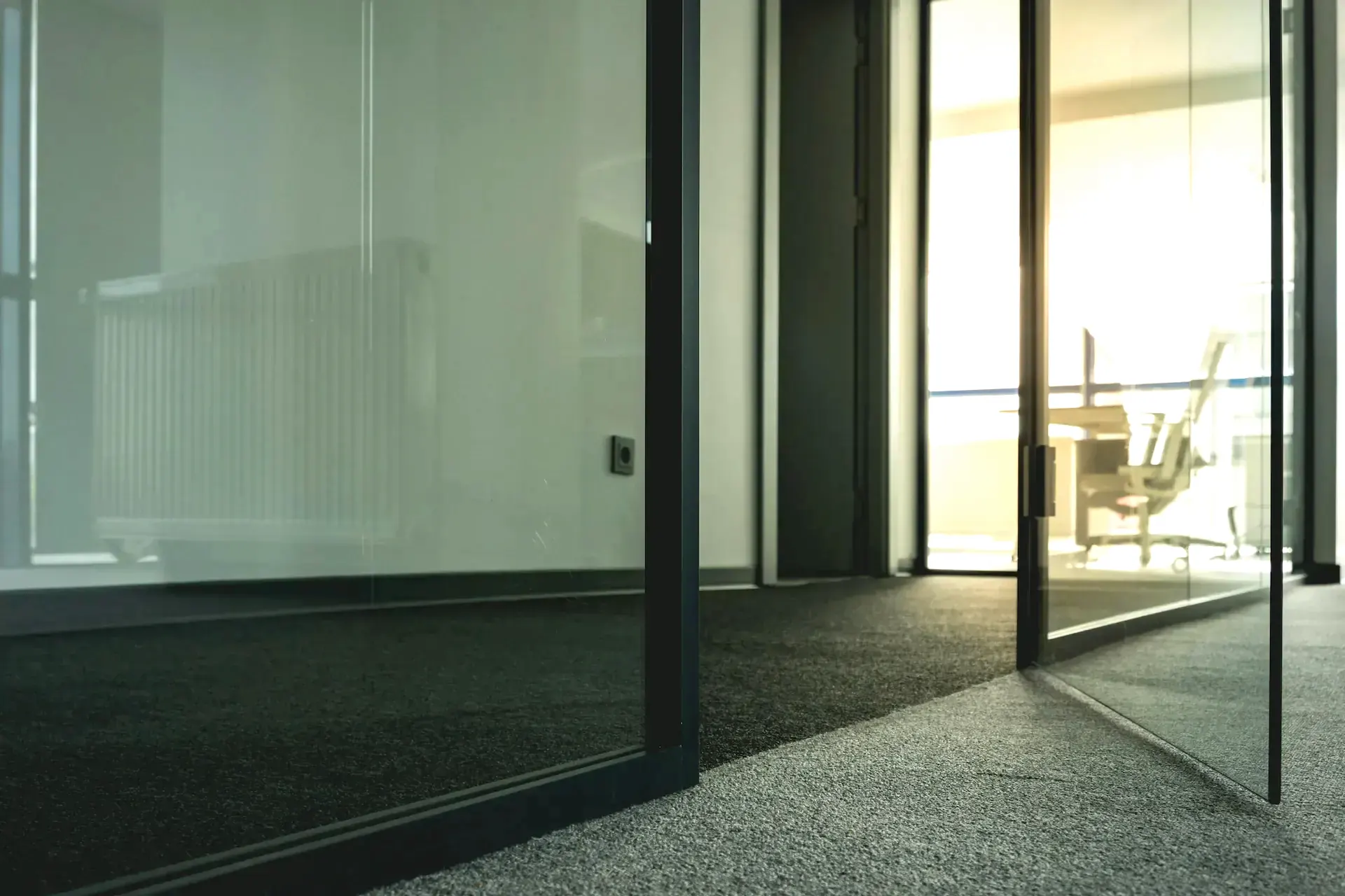 Streifenfreie Glasreinigung für Büros und Praxen